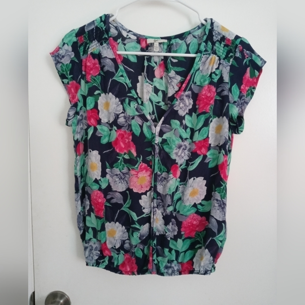Joíe floral short sleeve lightweight Blouse Elastic waist Smocked Shoulders xs